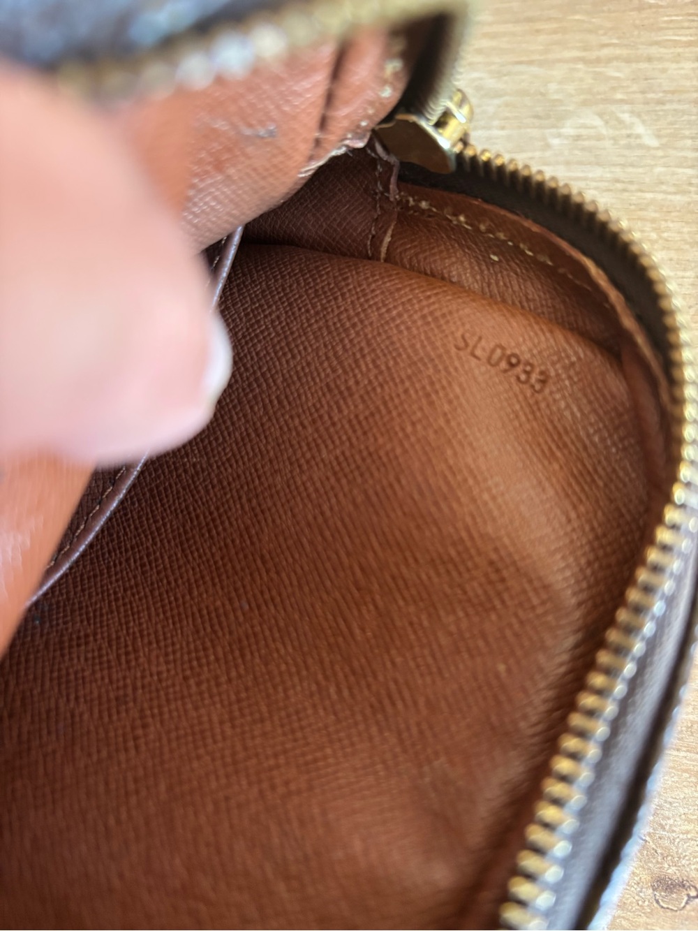 Authentic . There is a problem with the strap - Picture 9 of 9